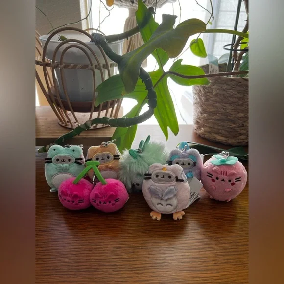 Pusheen Keychain Lot - Picture 1 of 8